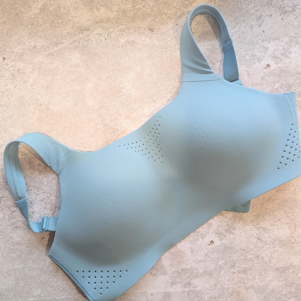 VS Sport Victoria's Secret Featherweight MAX Seamless Blue Sports Bra 36C